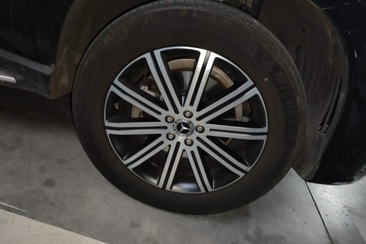 Used Mercedes-Benz GLE 2025 GLE 350 4MATIC Stylish Model Right Front Wheel Hub