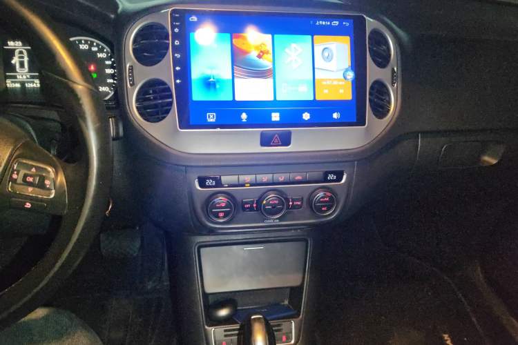 Used Volkswagen Tiguan 2016 300TSI Automatic Two-Wheel Drive Comfort Edition Audio And AC Panel