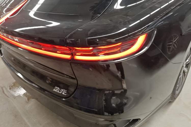 Used VOYAH PASSION 2024 PHEV Four-Wheel Drive Ultra-Long Range Executive Edition Right Rear Taillight