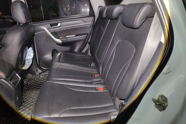 Used Haval H6 2015 Sport Edition 1.5T Automatic Two-Wheel Drive Luxury Model Left Rear Seat