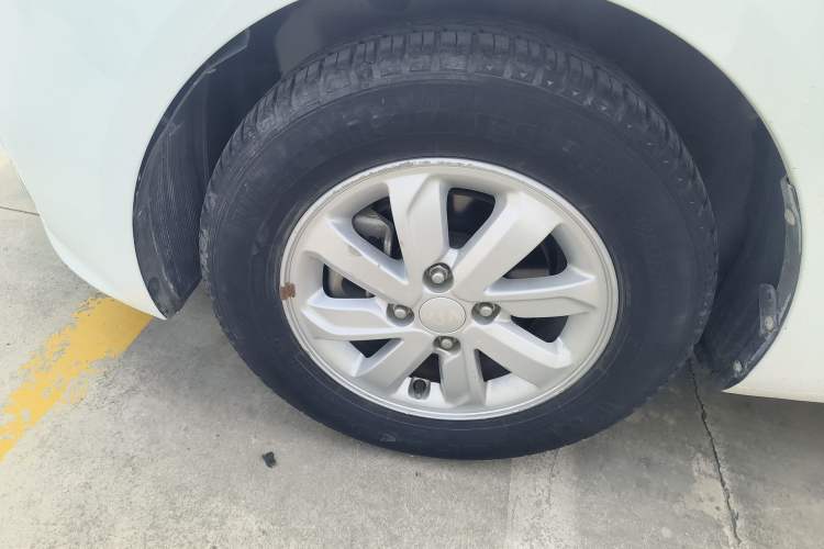 Used Kia K2 2015 Sedan 1.4L MT GLS Left Front Wheel Hub