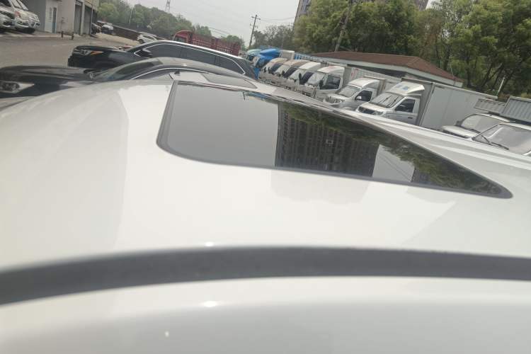 Used Brilliance V3 2015 1.5L Automatic Smart Version Roof