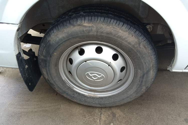 Used SAIC MAXUS Xintu V80 2023 2.0T Manual Classic Aoyuntong Short Wheelbase Ultra-Low Roof 5/6-Seater