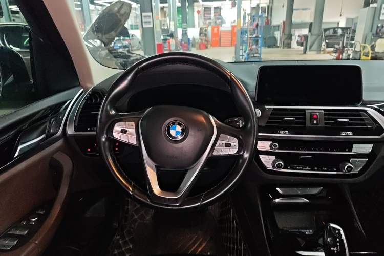 Used BMW X3 2020 xDrive25i Luxury Package Steering Wheel