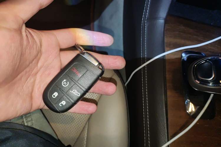 Used Chrysler 300C 2014 3.0L Excellence Edition Vehicle Key