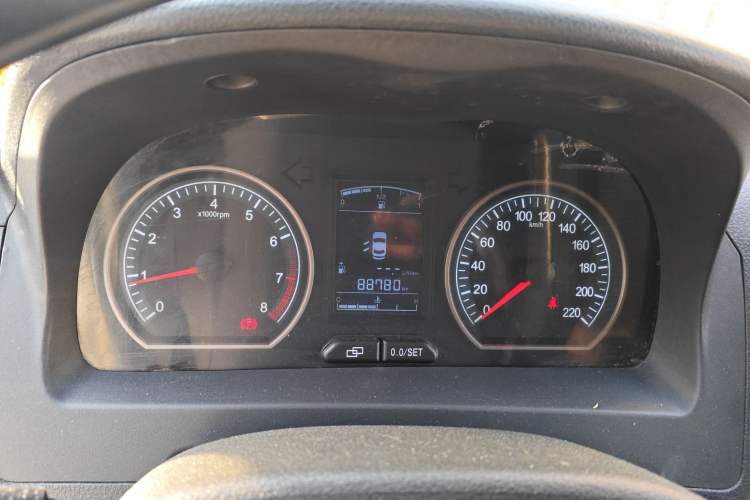 Used FORTHING Joyear X5 2013 1.6L Manual Luxury Model China IV Standard