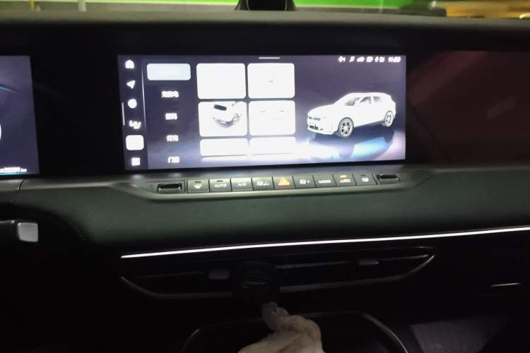 Used VOYAH FREE 2023 Four-Wheel Drive Extended-Range Model with Ultra-Long Range Audio And AC Panel