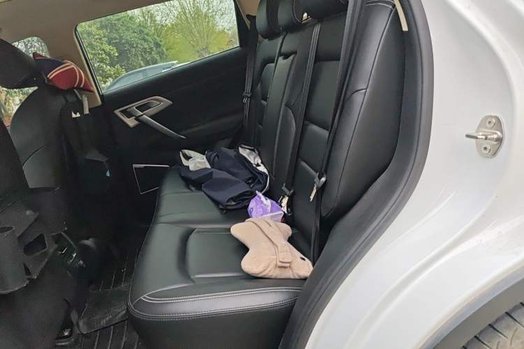 Used Geely Auto Emgrand X7 Sport 2016 1.8TD Automatic Smart Connectivity Version Left Rear Seat