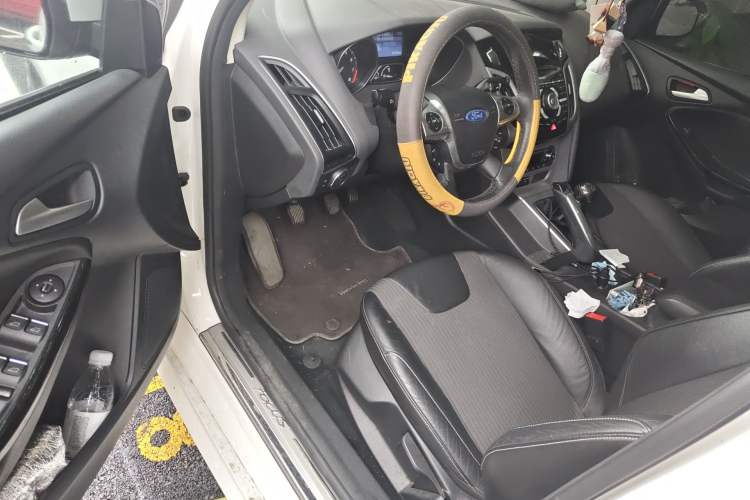 Used Ford Focus 2012 Hatchback 2.0L Manual Luxury Sport Model Driver Seat