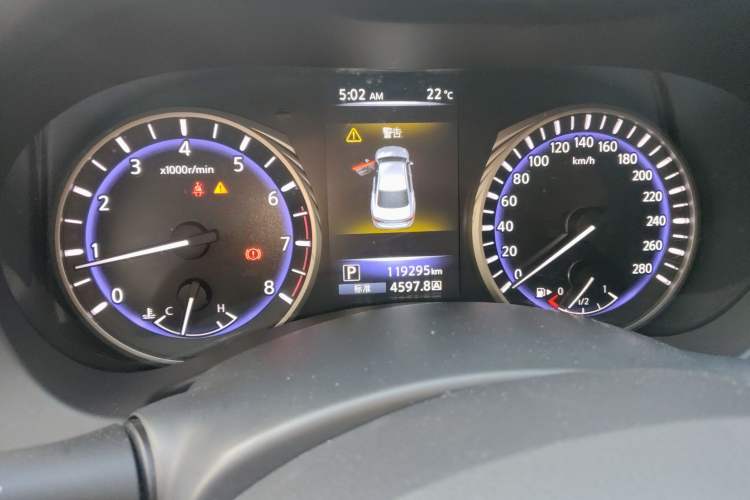 Used Infiniti Q50L 2016 2.0T Comfort Edition Odometer Close Up