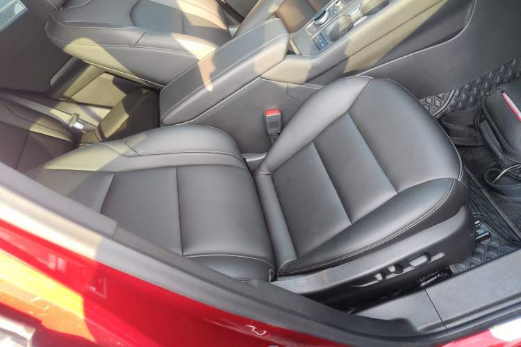 Used Cadillac XT4 2024 28T Two-Wheel-Drive Luxury Version