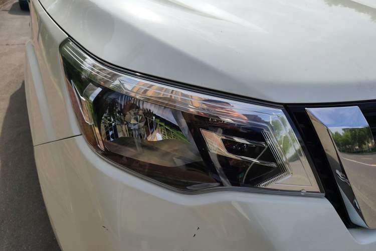 Used Nissan Terra 2020 2.5L XL Upper Automatic Two-Wheel Drive Luxury Edition Right Front Headlight