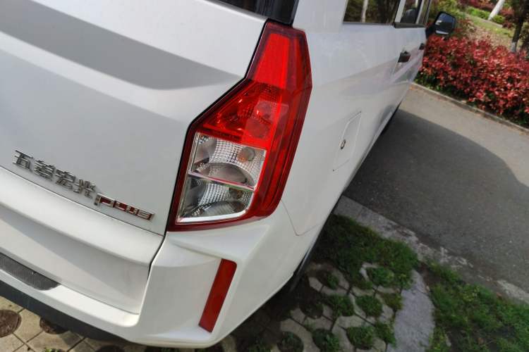 Used Wuling Hongguang PLUS 2020 1.5L Manual Standard Edition 7-Seater
