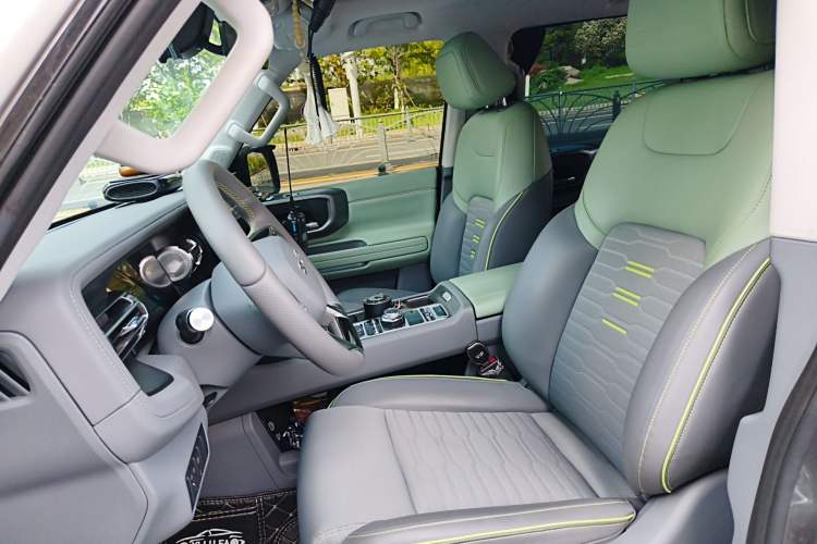 Used BAIC Off-Road BJ40 2024 2.0T All-New Blade Hero Edition Climber
