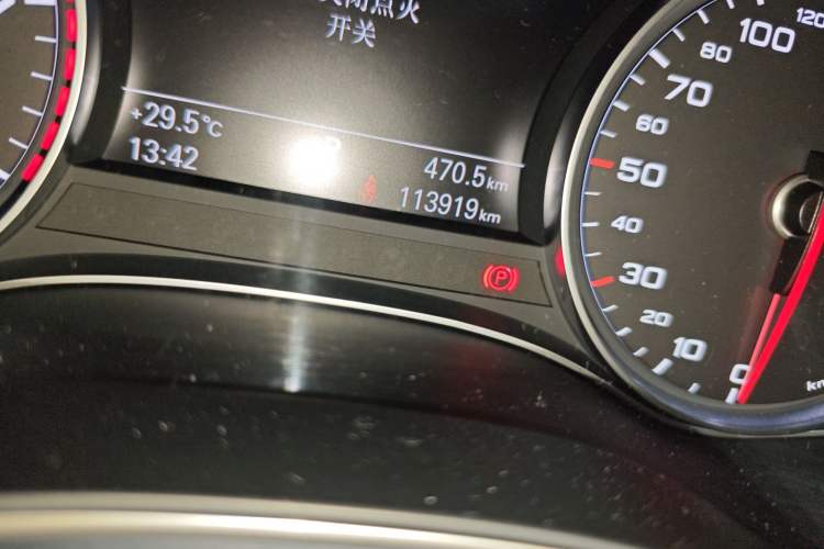 Used Audi A6L 2014 30 FSI Technology Model Odometer Close Up