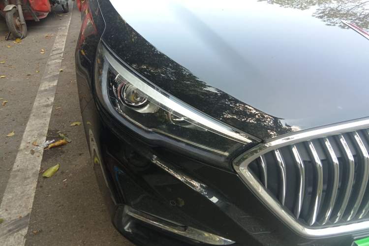 Used Hongqi H5 2022 Classic Model 1.8T Automatic Smart Connect Flagship Edition Right Front Headlight
