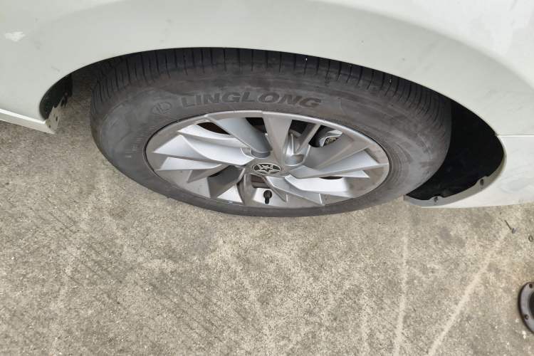 Used Venucia D60 2023 PLUS 1.6L XL CVT Yue Ling Edition Right Front Wheel Hub