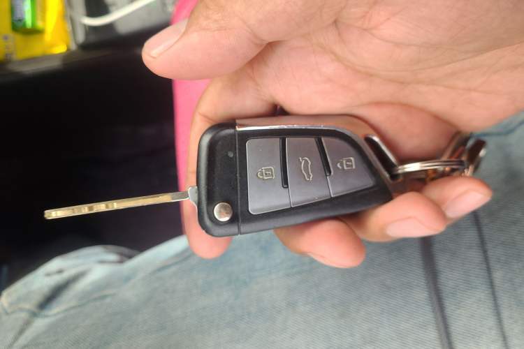 Used Toyota YARiS L Zhi Xuan 2014 1.3E Automatic Charm Edition Vehicle Key