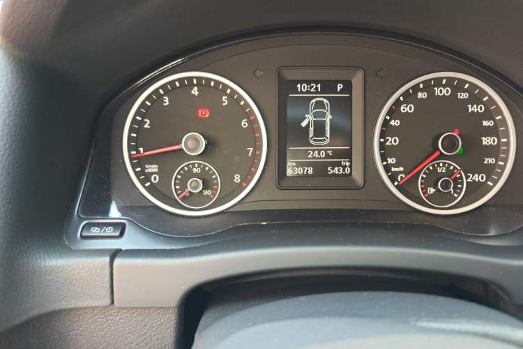 Used Volkswagen Tiguan 2015 1.8TSI Automatic Two-Wheel Drive Trend Edition Odometer Close Up