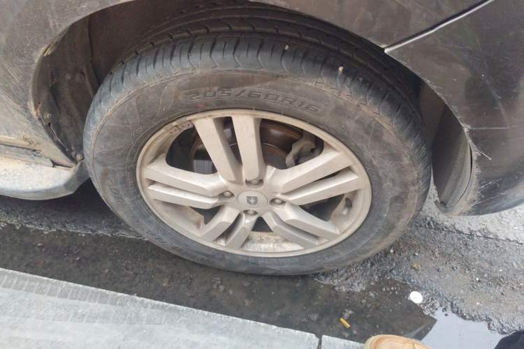 Used Jinbei Zhishang S30 2014 1.5L Manual Luxury Model Right Front Wheel Hub