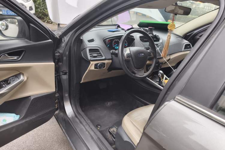 Used Ford Escort 2015 1.5L Automatic Fashion Model