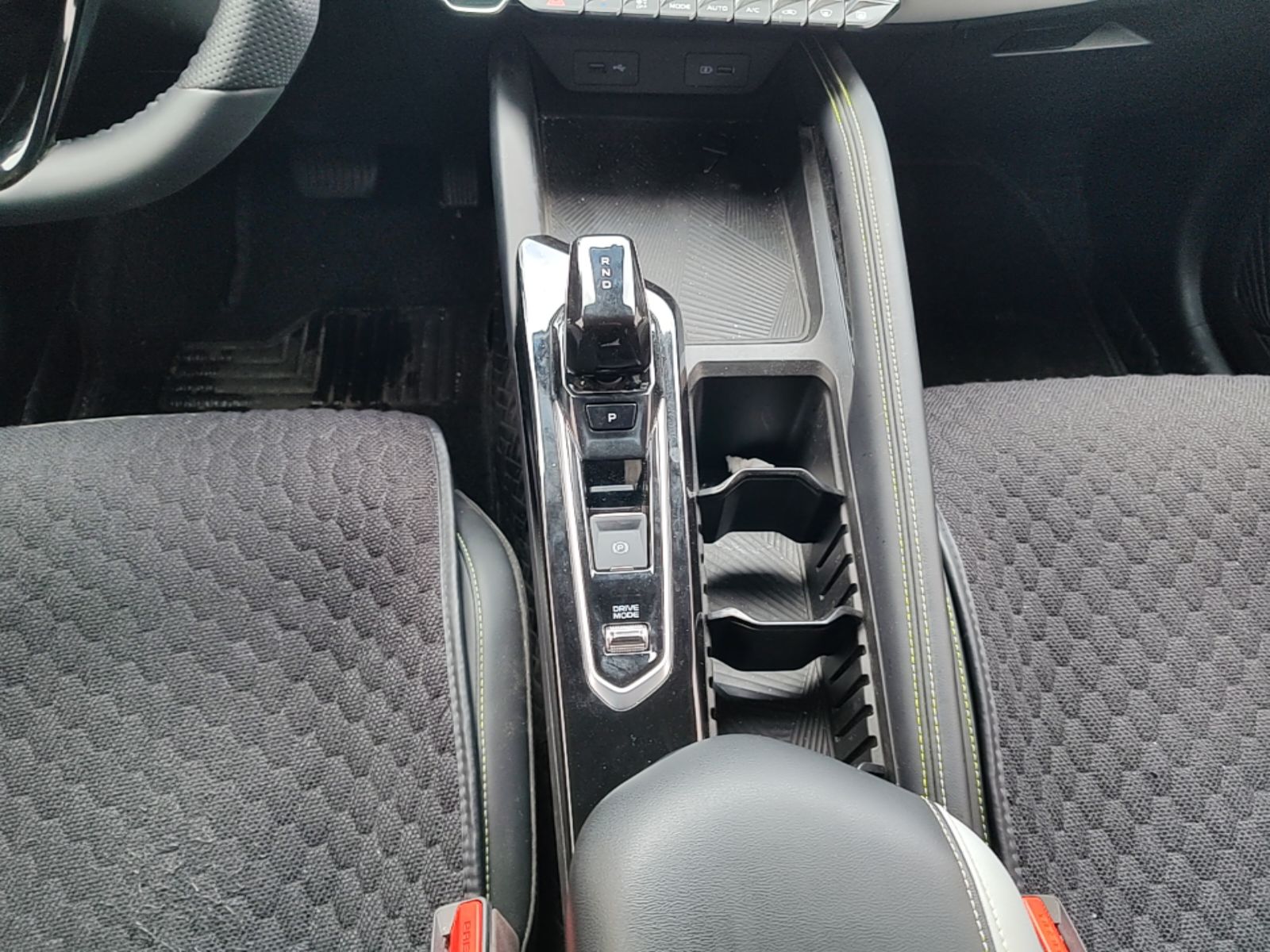 Geely Auto Coolray 2023 Bin Yue COOL 1.5TD DCT Champion Edition — снимка 16