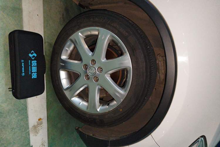 Used Buick Encore 2014 1.4T Automatic Two-Wheel Drive Urban Elite Model Right Front Wheel Hub