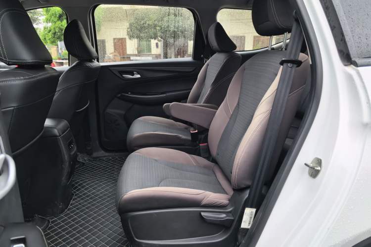 Used Baojun 730 2019 1.5T Manual Fashion Model 7-seater China VI