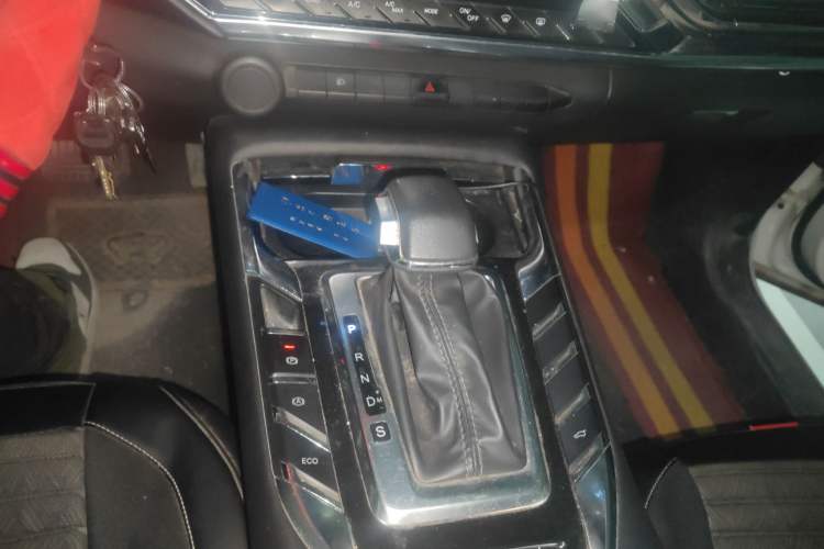 Used Zotye T500 2018 1.5T Automatic Luxury Model Gear Lever