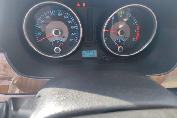 Used Buick Excelle 2015 1.5L Automatic Classic Model Odometer Close Up