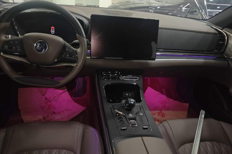 Used BYD Han 2023 DM-i Champion Edition 121KM Prestige Model Audio And AC Panel