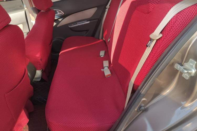 Used Baojun 630 2013 1.5L manual standard version
