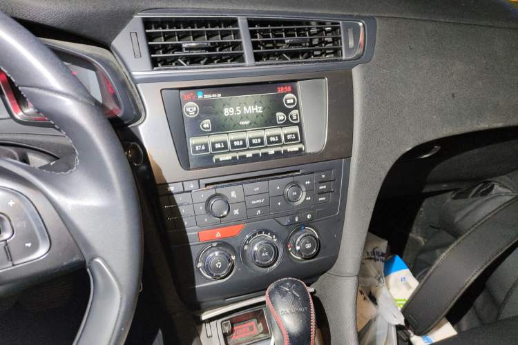 Used DS 5LS 2016 1.6T Style Edition THP160 Audio And AC Panel