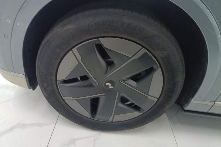 Used ONVO Luxeed L90 2025 Model—Max Six-Seater Version