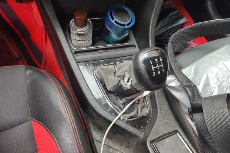 Used Soueast V5 Lingzhi 2016 plus 1.5L manual roll type