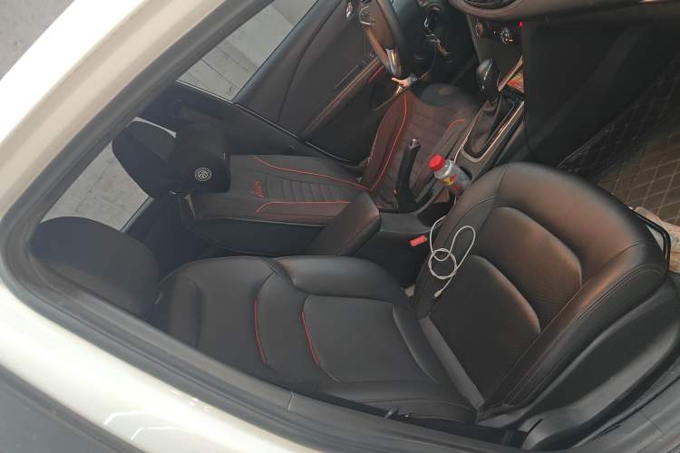 Used Chevrolet Monza 2020 Light Hybrid RS 330T Automatic Comfort Edition Right Front Seat