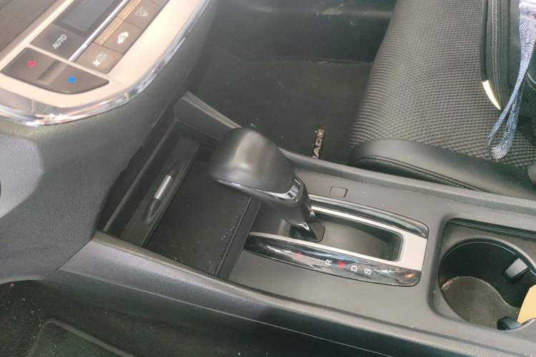 Used Honda Jade 2013 1.8L automatic Comfort version 5 seats
