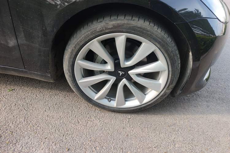 Used Tesla Model 3 2019 Standard Range Rear-Drive Upgraded Version Right Front Wheel Hub