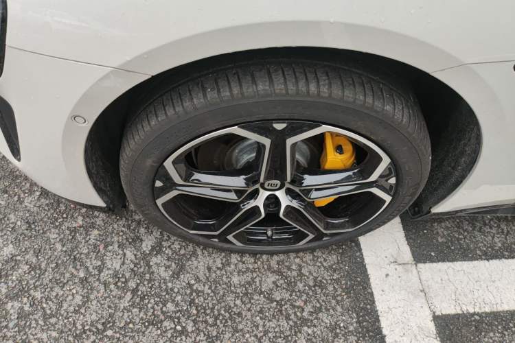 Used Xiaomi Auto SU7 2024 Four-Wheel Drive Ultra-Long Range Advanced Intelligent Driving Max Edition
