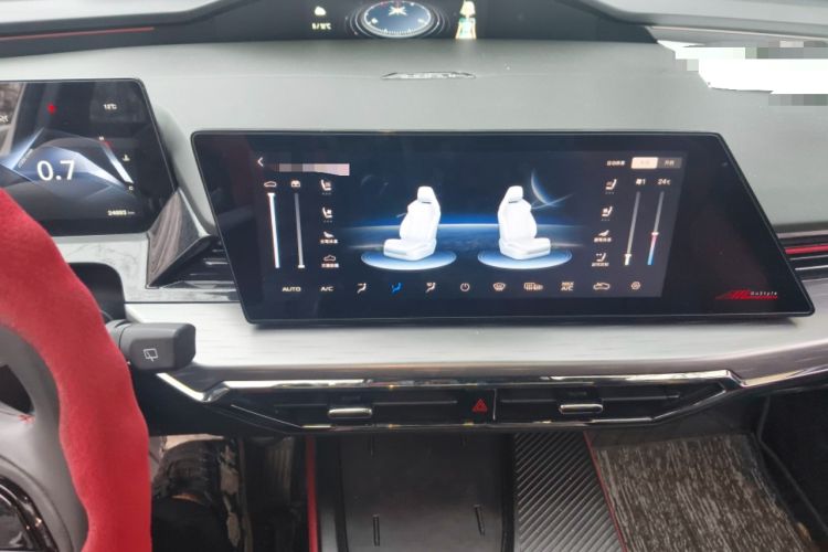 Used CHANGAN OSHAN Z6 2023 Blue Whale 2.0T Automatic Zhiyuan Model
