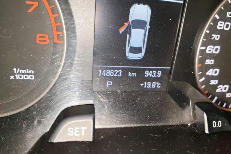 Used Audi A4L 2011 2.0 TFSI Technology Edition Odometer Close Up