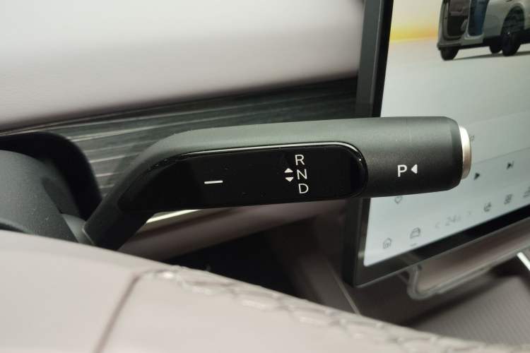 Used ONVO L60 2024 60 kWh Rear-Drive Version Gear Lever