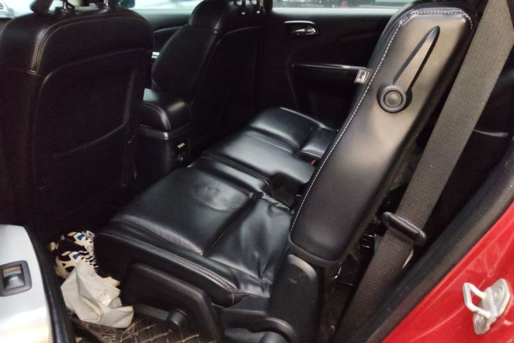 Used Dodge Journey 2013 2.4L Two-Wheel Drive Luxury Version Left Rear Seat