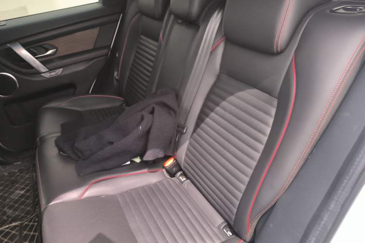 Used Land Rover Discovery Sport 2020 249 PS R-Dynamic Performance Edition Left Rear Seat