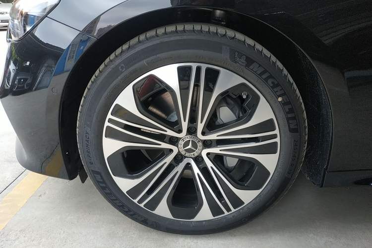 Used Mercedes-Benz E-Class 2026 E 300 L Luxury Exterior 4