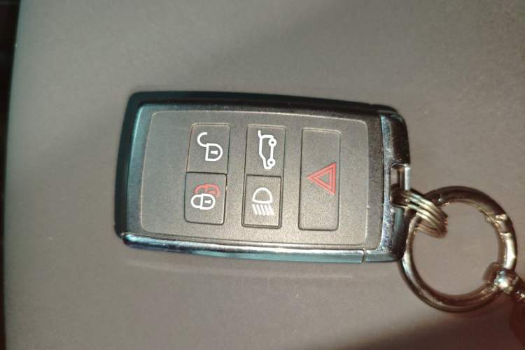 Used Land Rover Discovery Sport 2021 249 PS R-Dynamic S Performance Edition Interior 1