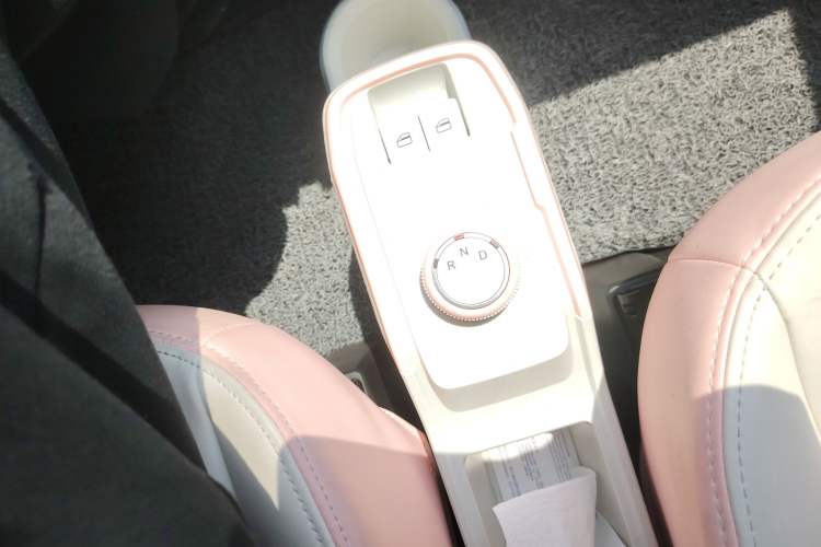 Used Chery QQ Ice Cream 2022 Taohuanxi Sweet Peach Edition Gear Lever