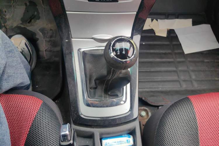 Used BYD Surui 2014 1.5L Manual Luxury Model Gear Lever