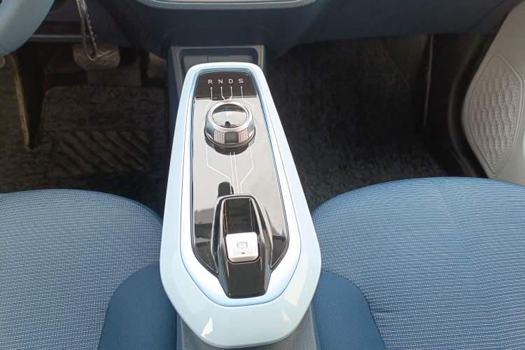 Used CHANGAN Benni E-Star 2022 Charming Edition Colorful Model Lithium Iron Phosphate
