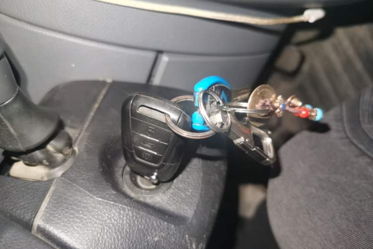 Used SAIC MAXUS Xintu V80 2021 2.0T Manual Classic Aoyuntong Long Wheelbase Mid-Roof 6/7/8/9-Seater Vehicle Key